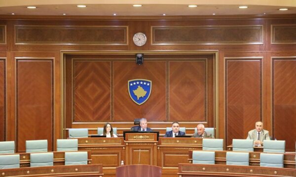  Dështon seanca e Konstituive e Kuvendit të Kosovës – vazhdon të hënën