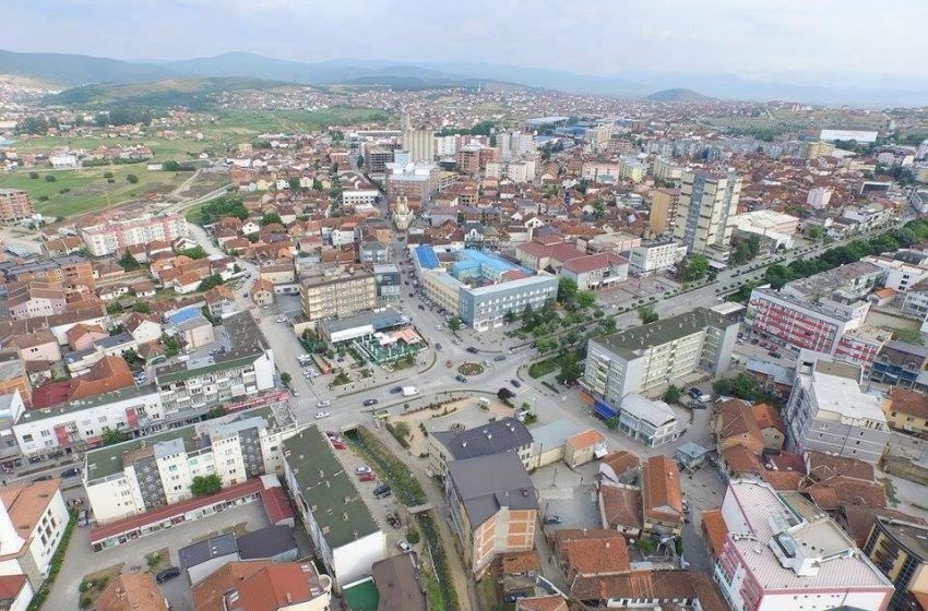  Vjedhje në qendër të Gjilanit – Hajnat ia marrin veturën qytetarit te Qendrat Tregëtare