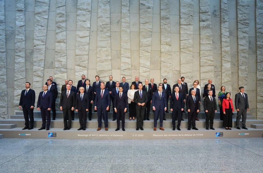  Ministri shqiptar i Mbrojtjes: Në samitin e NATO-s u tha për vigjilencë të shtuar në Kosovë