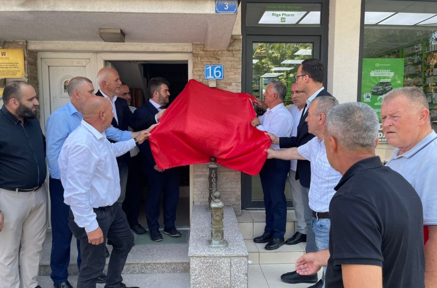 Në ndërtesën e Këshillit të Bashkësisë Islame në Gjilan u vendos pllaka me mbishkrimin “Shtëpia -Bazë e UÇK-së”