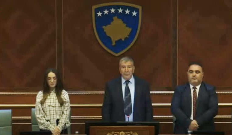 Kuvendi mban një minutë heshtje për nder të Bujar Bukoshit