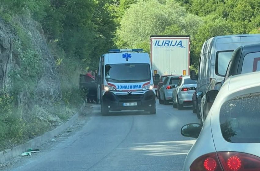 Një i vdekur dhe dy të lënduar pas aksidentit në rrugën Prishtinë – Gjilan