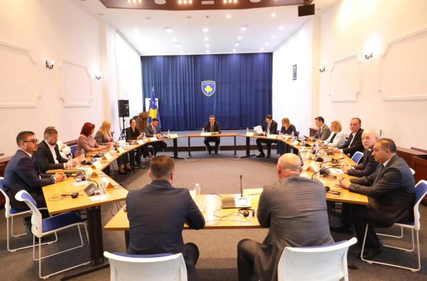 Përfundon takimi i Kurtit me liderët e partive politike
