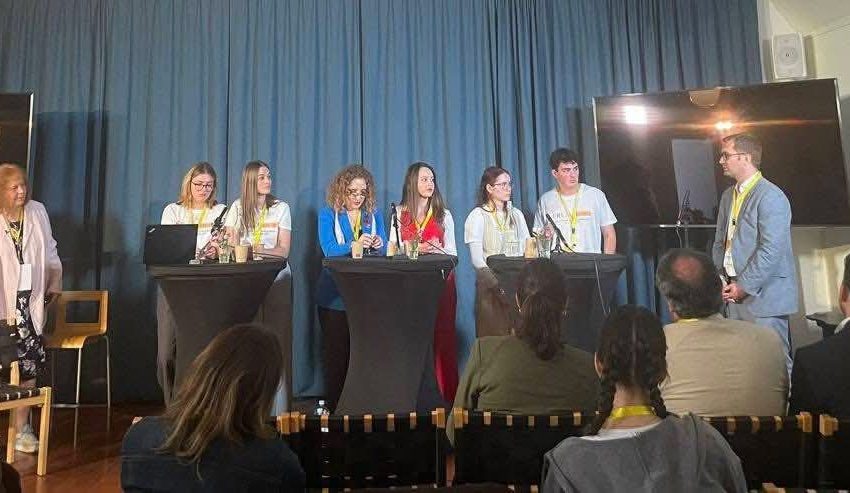 Studentja e UKZ-së Erletë Baliqi përfaqësoi Kosovën në forumin më të madh evropian për demokraci dhe zhvillim rinor “Almedalen 2025” në Suedi