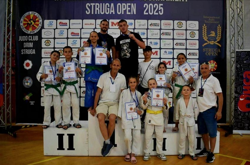 Me 10 medalje në Strugë – sukses i madh për Klubin e Xhudos “Gjilani”