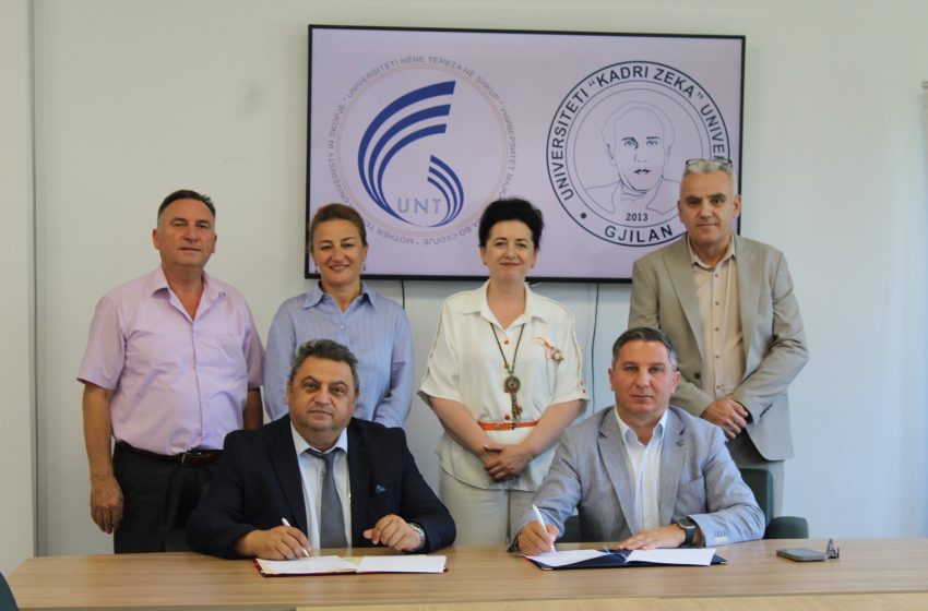  Universiteti Publik “Kadri Zeka” dhe Universiteti “Nënë Tereza” në Shkup nënshkruajnë marrëveshje bashkëpunimi