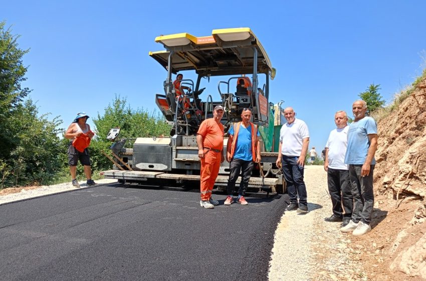  Fillon asfaltimi i rrugës në fshatin Mjak të Vitisë