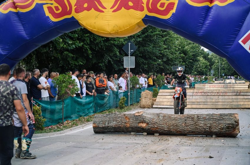 Gara e Motokrosit në Kamenicë, spektakël veror si asnjëherë më parë