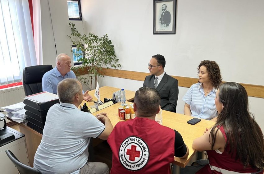 Kryetari i Gjilanit, Alban Hyseni, ka vizituar gjatë ditës Kryqin e Kuq