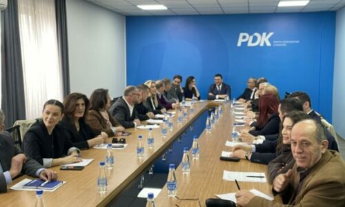  Nga PDK paralajmërojnë: Është përgatitur që të ‘gatuhet’ diçka, do të ketë surpriza befasuese nesër në Kuvend!
