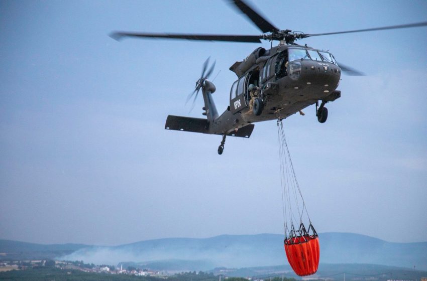 KFOR-i ndihmon në shuarjen e zjarreve në Kosovë, mbi 43 mijë litra ujë hodhën nga ajri