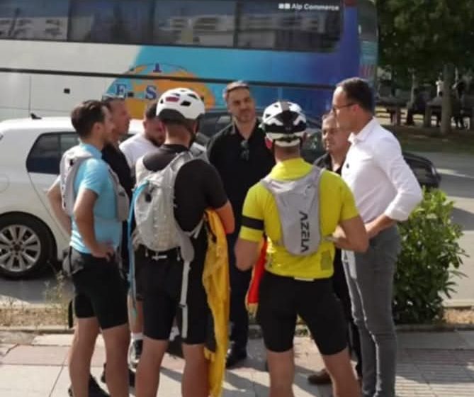  Me biçikleta udhëtuan nga Zvicra në Gjilan, kryetari Hyseni priti famiëjarët, Visar, Shkëlqim dhe Fatlum Korbi