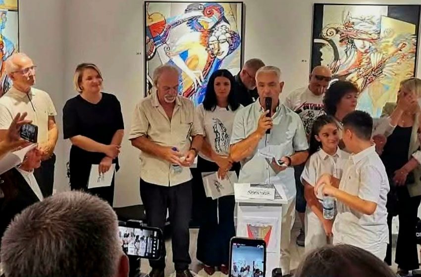  “Peneli i deportuar kthehet si feniks” – Shkruan: Kuratori i ekspozitës, Avni Xh. Behluli