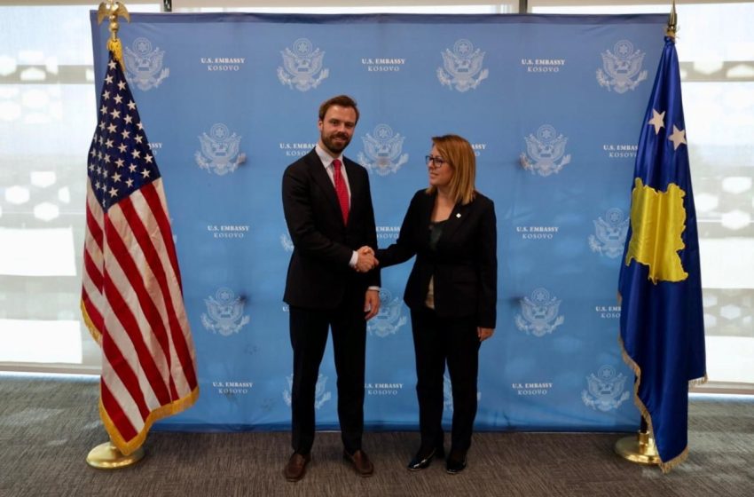 Bajrami takohet me zyrtarin e lartë amerikan: Ndava propozimin e LDK-së për një qeveri kalimtare