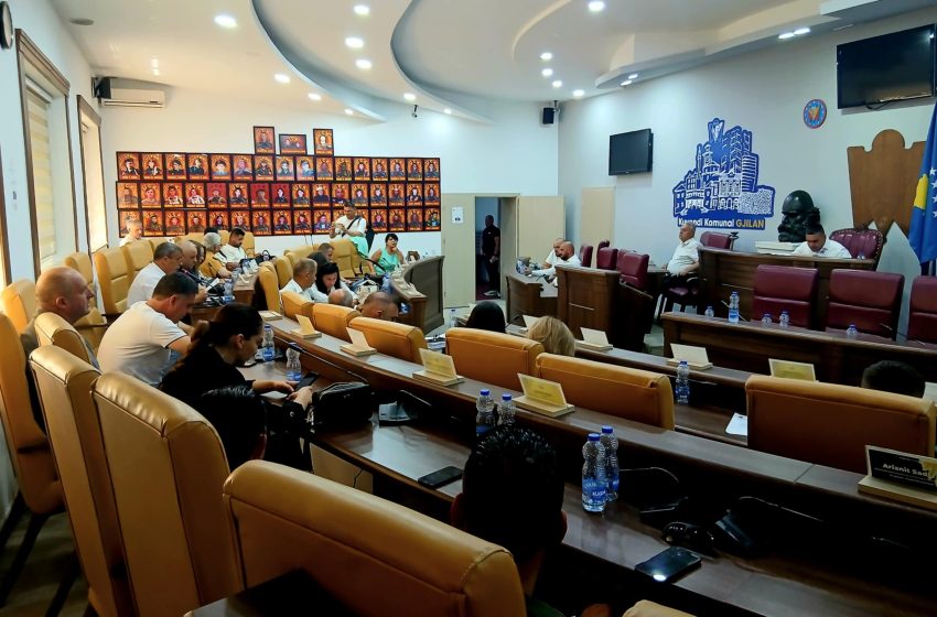  Kuvendarët e Gjilanit miratojnë Rregulloren për organizimin e brendshëm dhe sistematizimin e vendeve të punës, me propozimet e Komisionit Konsultativ e në harmonizim me ligjet