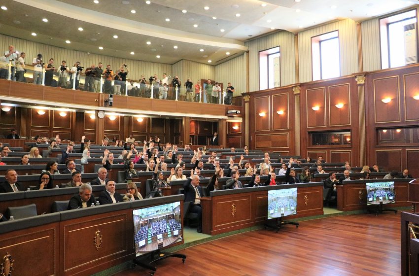 A mund t’u merret mandati deputetëve – rreziku i një situate të paprecedentë nëse nuk konstituohet Kuvendi deri më 26 korrik