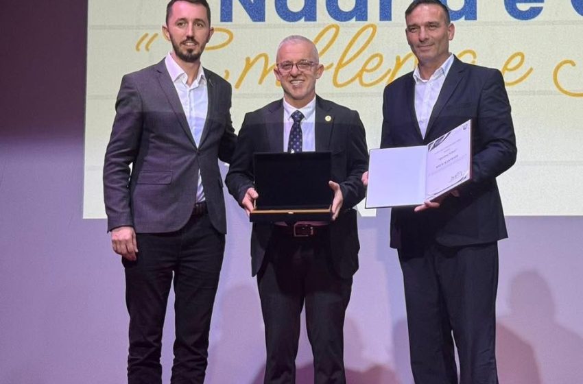 Halil Kastrati është shpallur “Qytetar Nderi i Komunës së Kamenicës”, në një ceremoni të organizuar nga institucionet komunale.