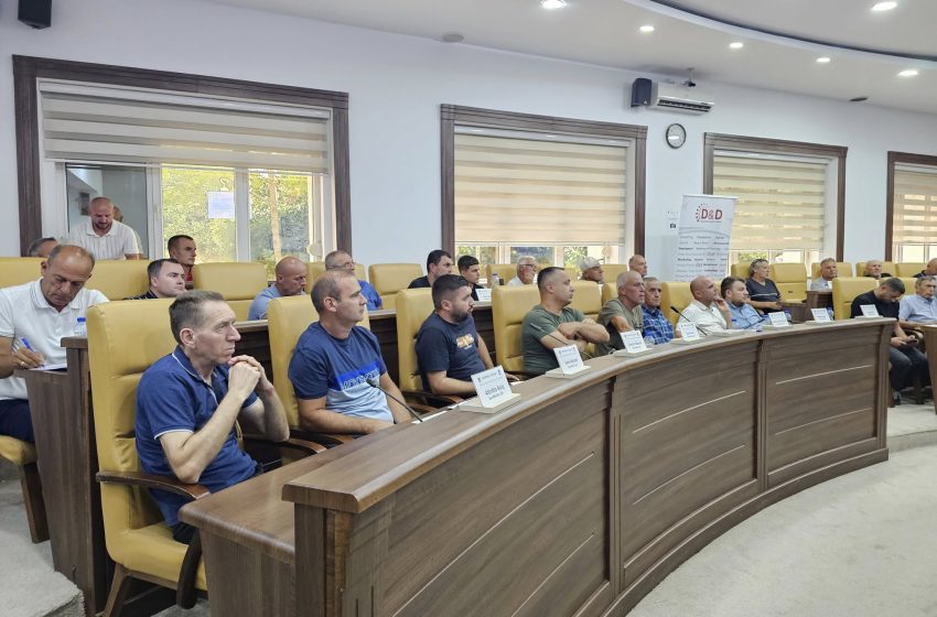 Gjilan: Fermerët informohen rreth skemës së granteve investuese