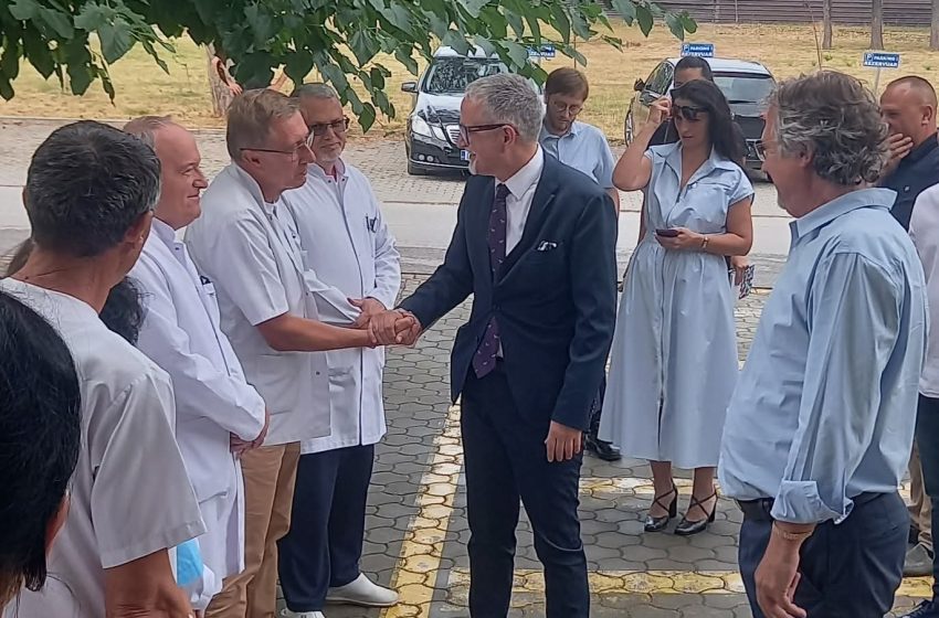  Ministri i Shëndetësisë, Arben Vitia vizitoi Spitalin e Përgjithshëm në Gjilan, bashkë me drejtorin Afrim Cana, paralajmërojnë investime strategjike afatmesme!