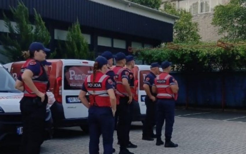Policia ndërhyn në ambientet e tre mediave në Shqipëri – AGSh reagon ashpër
