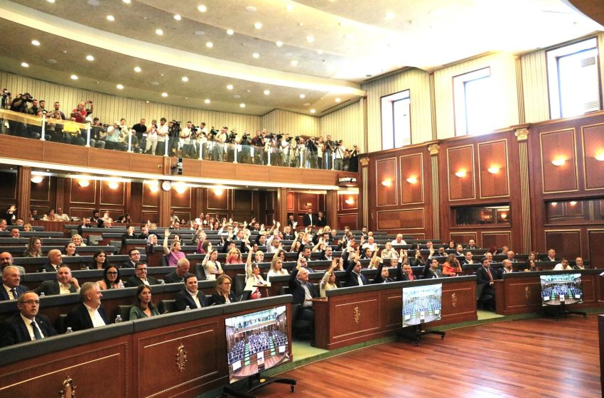 Në ora 13:00 mbledhja e Kryesisë së Kuvendit, PDK dhe LDK i thanë jo këtij takimi