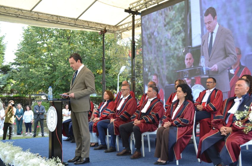 Kurti në ceremoninë e diplomimit në Universitetin “Kadri Zeka”: Diploma është fillimi i një rruge të gjatë