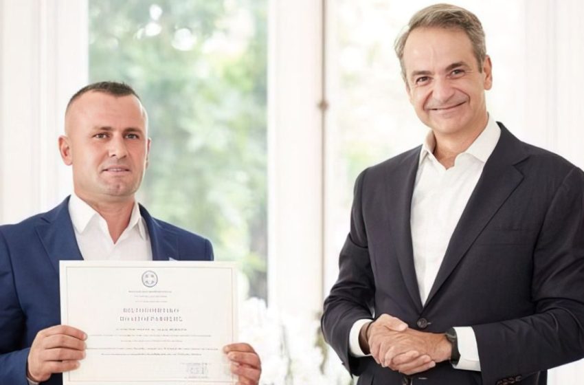Shpëtoi heroikisht dy fëmijë, shqiptari merr nënshtetësinë greke nga kryeministri Mitsotakis