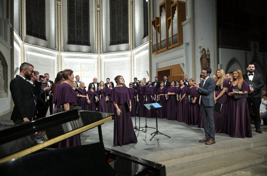  Soprano gjilanase, Elona Sadiku me plot sukses paraqitet në Hamburg dhe Düsseldorf