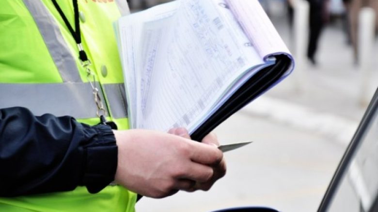  Policia shqipton mbi 2 mijë gjoba për 24 orë, raporton për mbi 60 aksidente trafiku