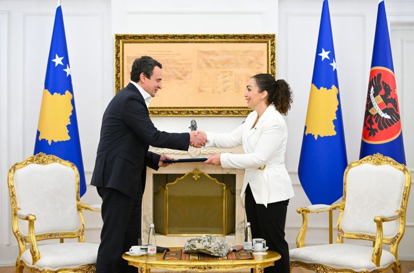 Presidentja Osmani mandaton z. Albin Kurti për formimin e Qeverisë së Republikës së Kosovës