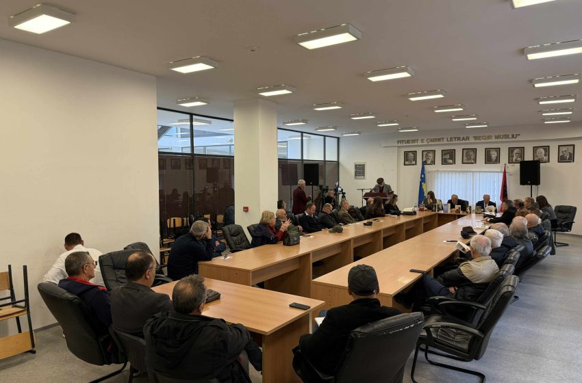 Shkruan, Qazim Azizi – drejtor i Bibliotekës Fan S. Noli – Gjilan: Vjeshta Letrare e Gjilanit -16 vjet