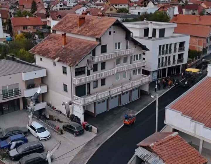 Asfaltohen rrugët “Vëllezërit Frashëri” dhe “Fatmir Ibishi” në lagjen “Dheu i Bardhë”
