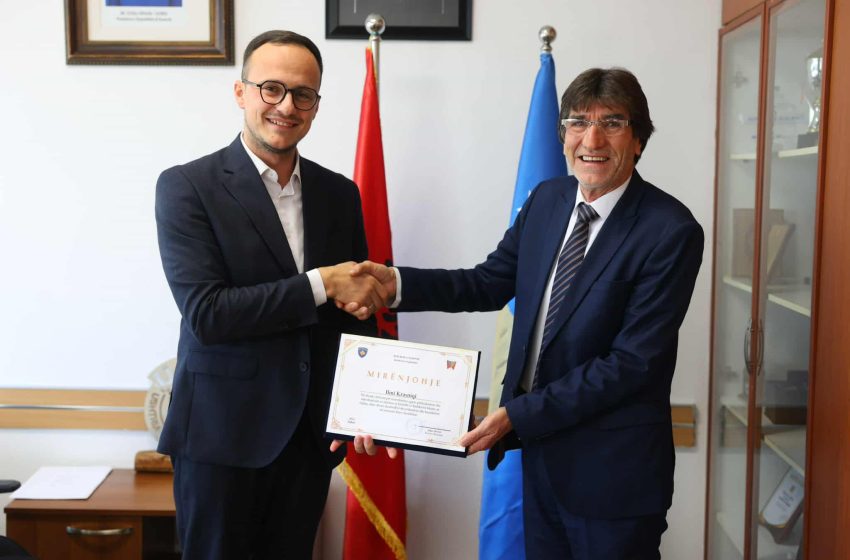 Alban Hyseni ndan mirënjohje për Ilmi Krasniqin për kontributin e dhënë në misionin fetar e kombëtar