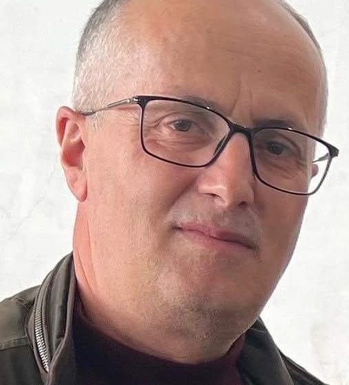 Nga Aziz Mustafa: Autoportret futuristik… dhe poezi tjera nga libri “Mëso të thuash JO”