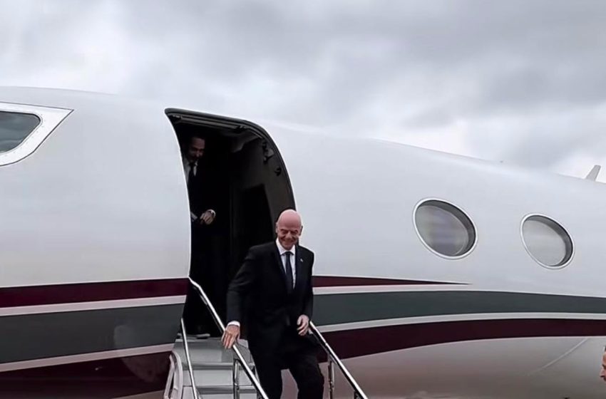  Gianni Infantino arrin në Kosovë, pritet të dekorohet nga Presidentja Osmani