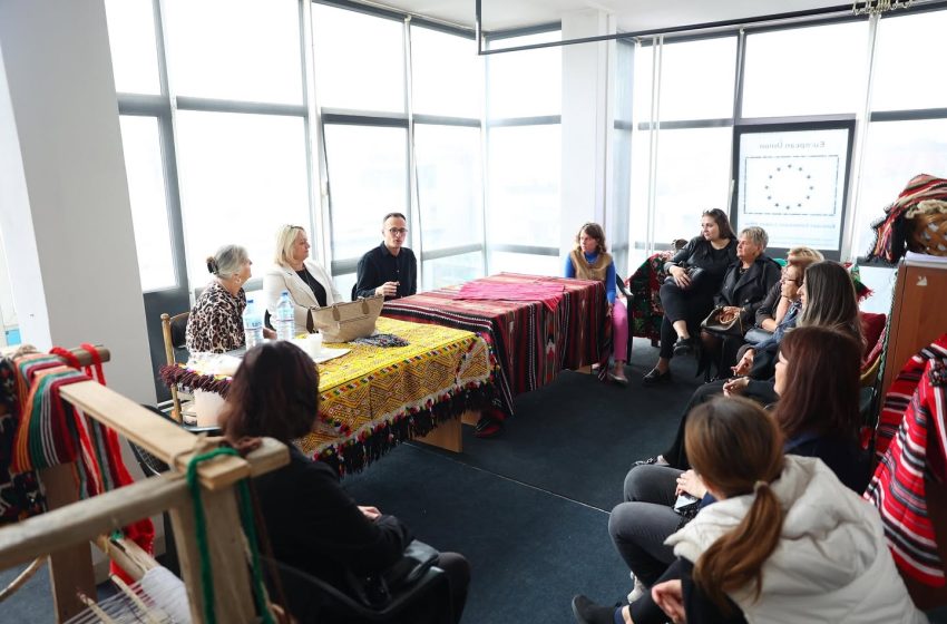 Hyseni: Gra e vajza që punojnë artizanate, janë shembull frymëzues i forcës, kreativitetit dhe ruajtjes së trashëgimisë sonë kulturore