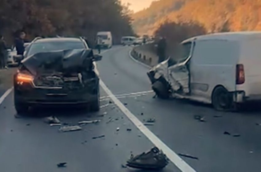 Aksident zingjiror mes katër automjeteve në rrugën Gjilan-Prishtinë, Policia jep detaje