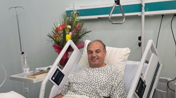  Enver Hoxhaj i nënshtrohet një operacioni: Po rikuperohem gradualisht