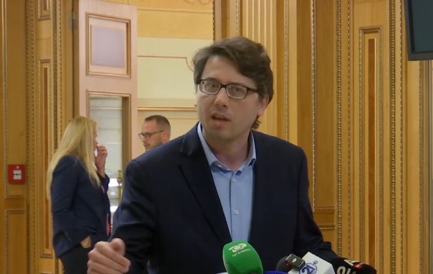 “Thumbon” Murati: ‘Ndoshta në të kaluarën ka qenë më i lehtë bashkëpunimi përmes ryshfeteve e pozitave në Ambasada’