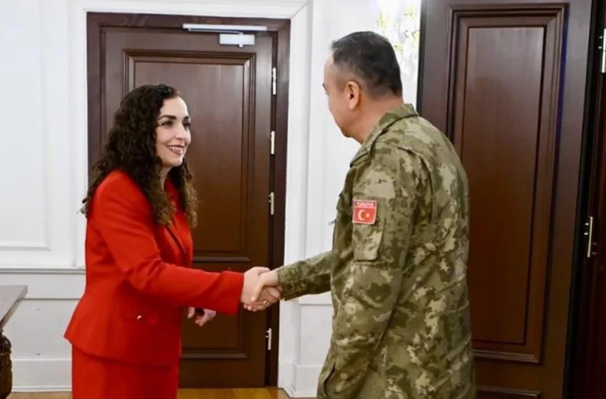 Osmani pret komandantin e ri të KFOR-it, diskutojnë për kërcënimet nga Serbia dhe rrezikun nga dronët