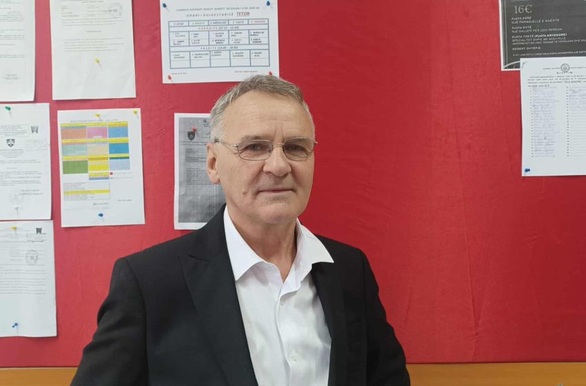 Është pensionuar Shefik Azizi, profesor i gjeografisë në Gjimnazin Natyror “Xhavit Ahmeti”
