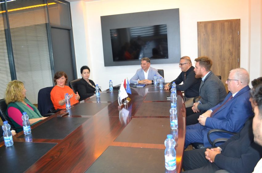  Ka filluar vizita studimore njëjavore e mësuesve zviceranë nga PH Zug në UKZ