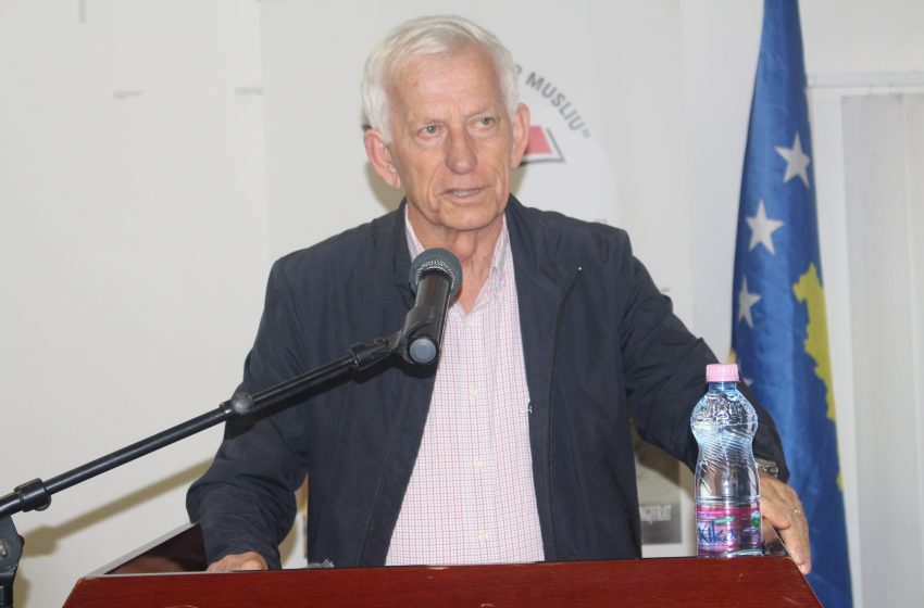  Shkruan: Ibrahim KADRIU – NËPËR DEKADA BASHKËRISHT – (Qasje portretit krijues të Jusuf Buxhovit)