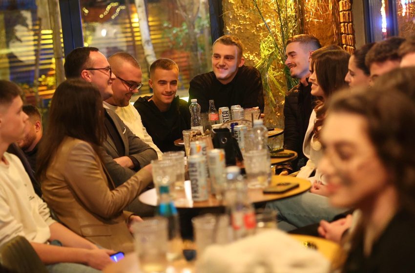  Kryetari Hyseni, takon studentët që mbajtën praktikën me pagesë në institucionet komunale