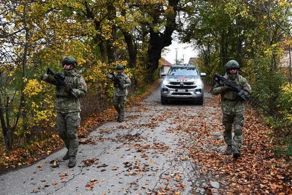  Ushtarët turq patrullojnë nëpër Kosovë, KFOR: Japin kontribut për stabilitetin rajonal dhe luajnë një rol kyç
