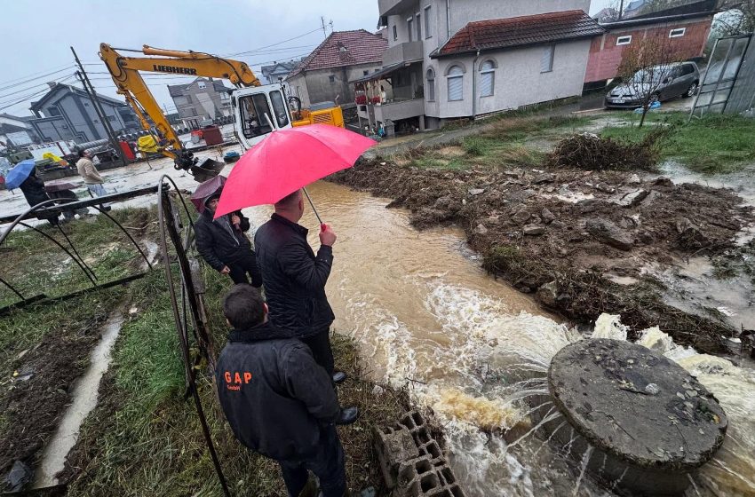  Gjilan: Vërshimet kanë shkaktuar dëme të mëdha! Komuna apelon të shmangen disa rrugë pasi janë të bllokuara