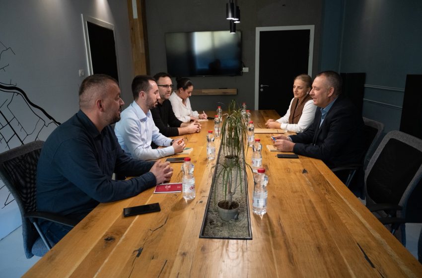  Kamenicë: Kryetari Rahimaj pret në takim përfaqësues nga CNVP