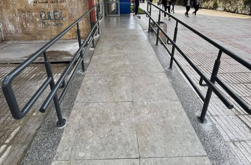  Sigurohet qasje e lehtë për personat me aftësi të kufizuara në administratën e komunës