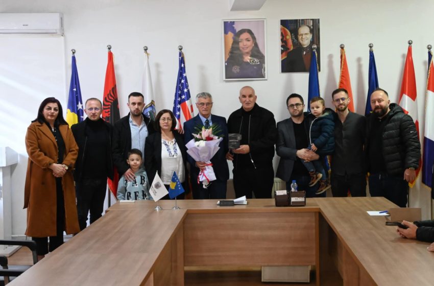  Pensionohet ish-drejtori i Gjimnazit “Kuvendi i Lezhës”, Gaspër Demaj