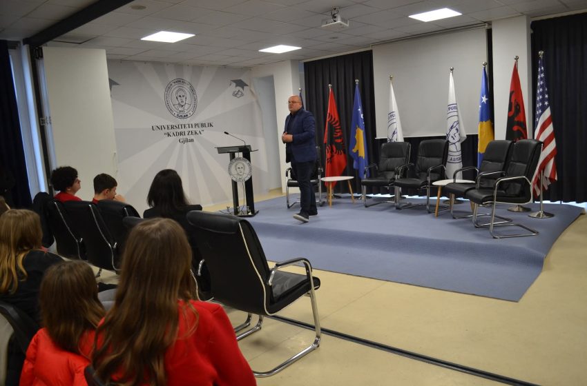  UKZ mikpritës i nxënësve të “Universum” për të shënuar 28 Nëntorin me ligjëratë për historinë kombëtare
